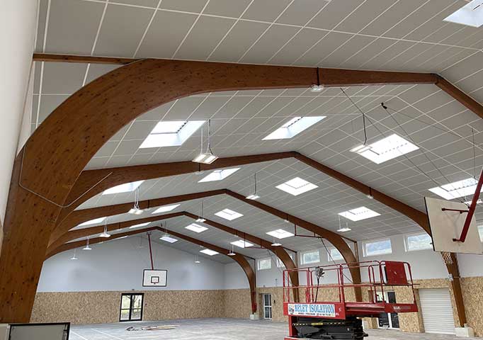 Plafond-décoratif-gymnase